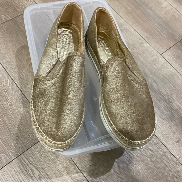 ⬇️PRICE⬇️ 
Jimmy Choo - Dawn Metallic Espadrille Slip-On, Gold - 37/7 - Picture 2 of 8